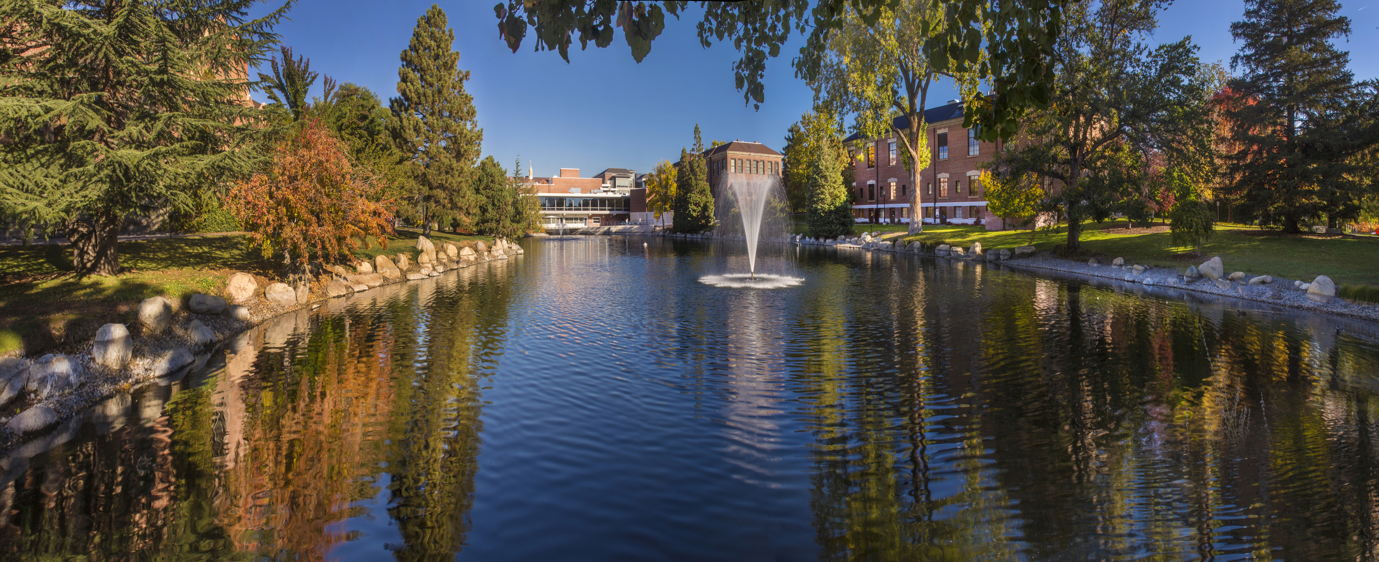 Manzanita Lake in autumn 